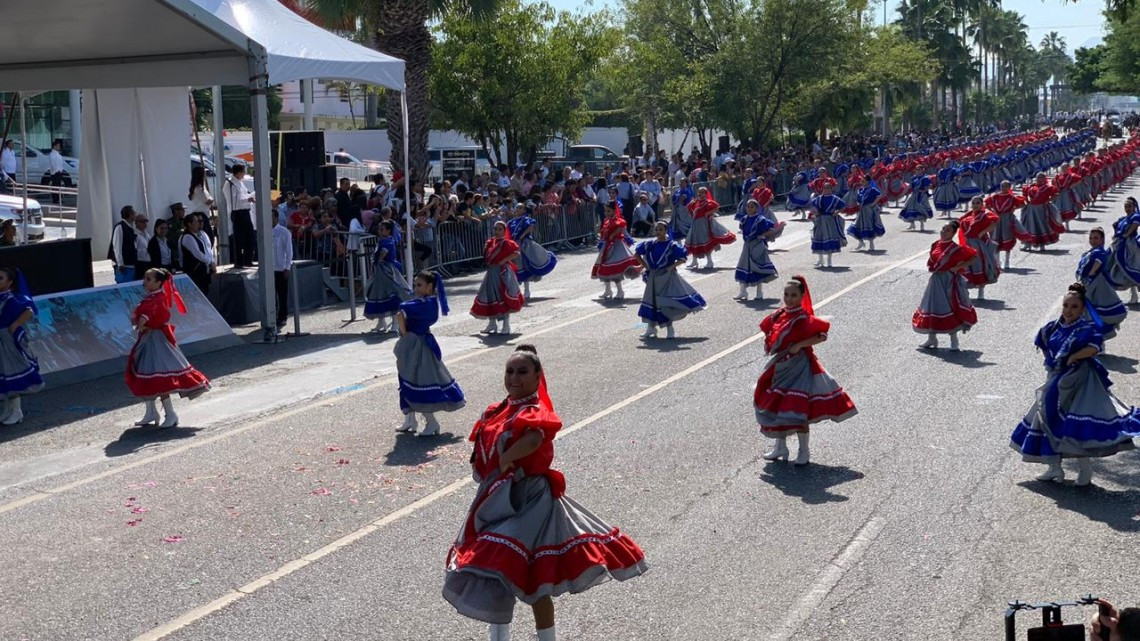 Con saldo blanco se desarrolla desfile del 20 de noviembre en Victoria
