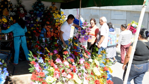 Pide Enrique Rivas colaboración y no hacer celebraciones 