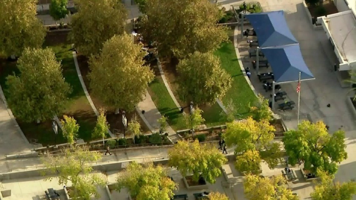 Reportan tiroteo en escuela secundaria en Santa Clarita, California