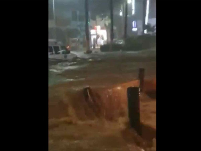 Mujer es arrastrada por corriente tras lluvia en BCS