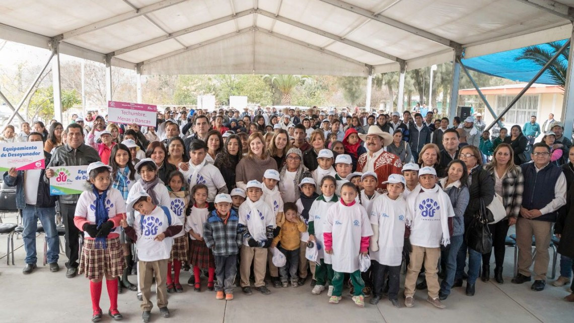 Entrega DIF techumbre y bancas en albergue escolar