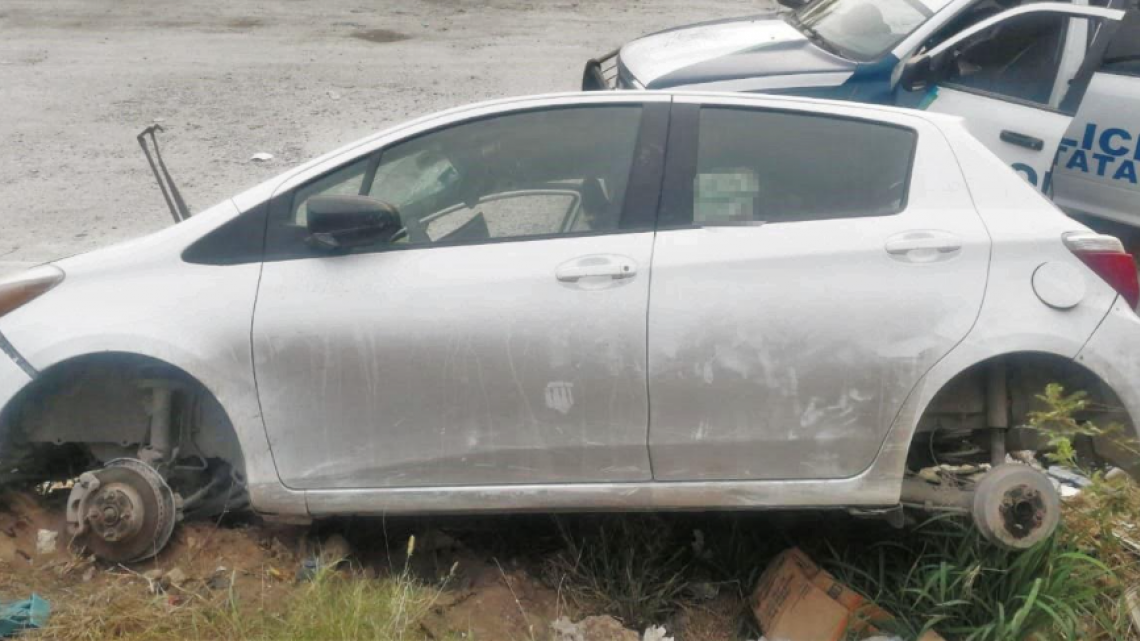 Recuperan dos vehículos robados y detienen a dos hombres