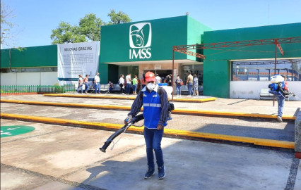 Desinfecta espacios públicos en Victoria 