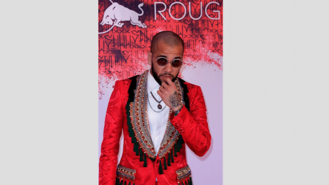 Neymar festeja sus 27 años con muletas 