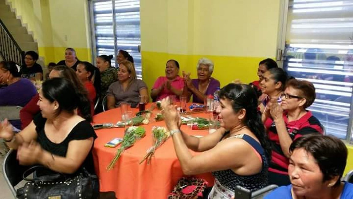 Festejan "Día de la madres" para las mujeres del sindicato de limpieza