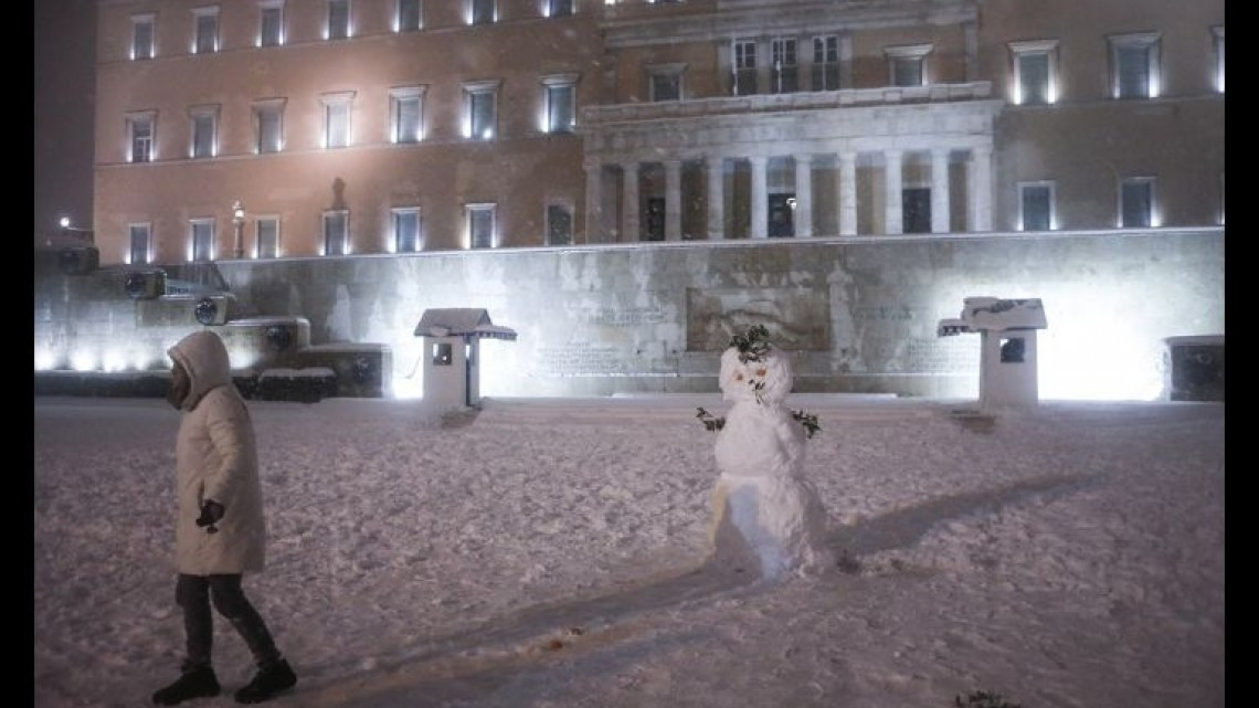 Tormenta de nieve tiñe de blanco a Grecia y a Turquía