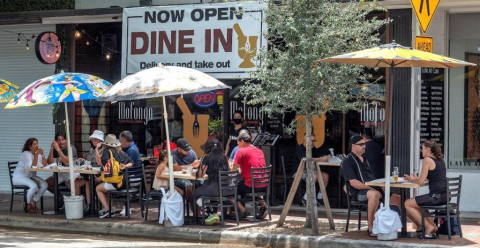 Restaurantes de NY comenzarán con reaperturas al 25% de su capacidad