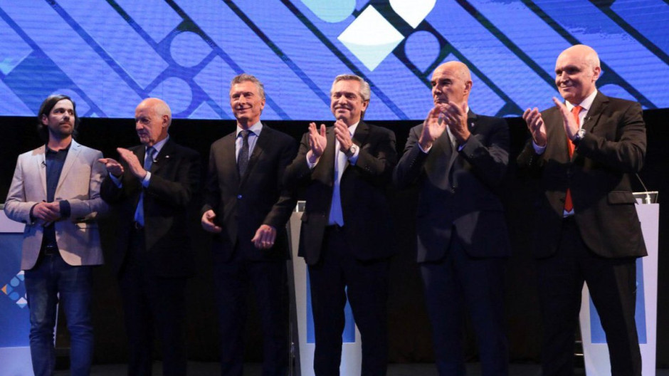 Macri y Fernández chocan en segundo debate presidencial en Argentina