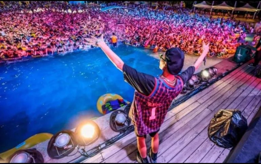 China defiende la macrofiesta tecno en piscina de Wuhan