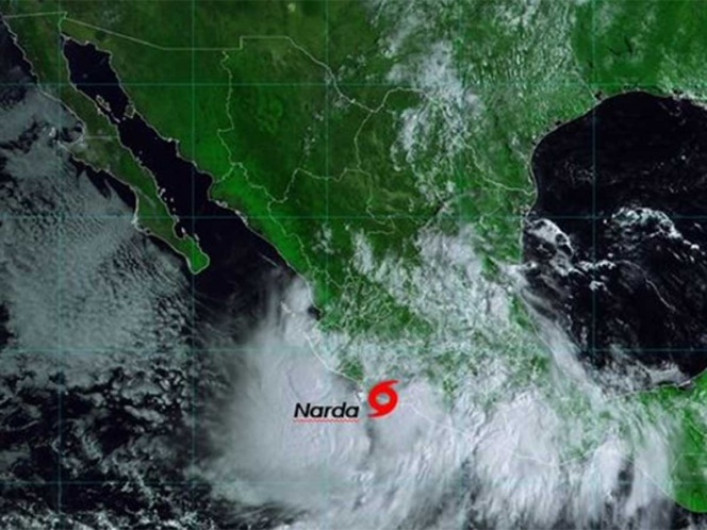 “Narda” toca tierra al noreste de Lázaro Cárdenas, Michoacán