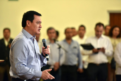 Nadie busca un marco legal para militarizar al país: Osorio Chong