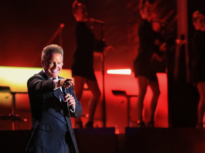 Luis Miguel cumple con concierto