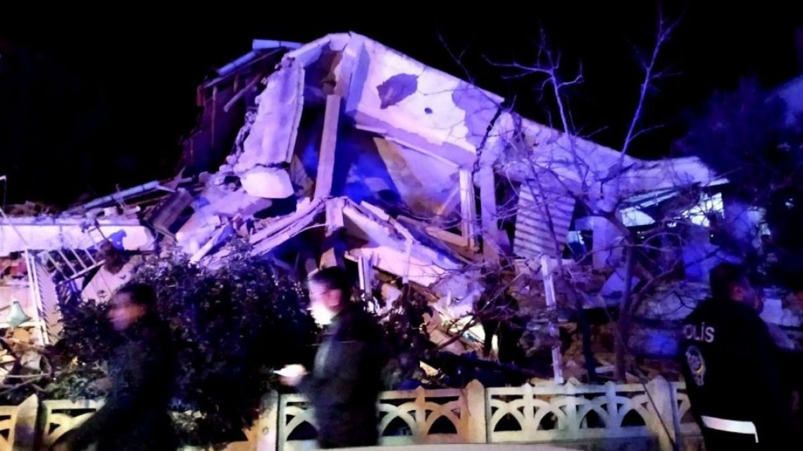 Al menos 19 fallecidos tras sismo de magnitud 6,5 en Turquía