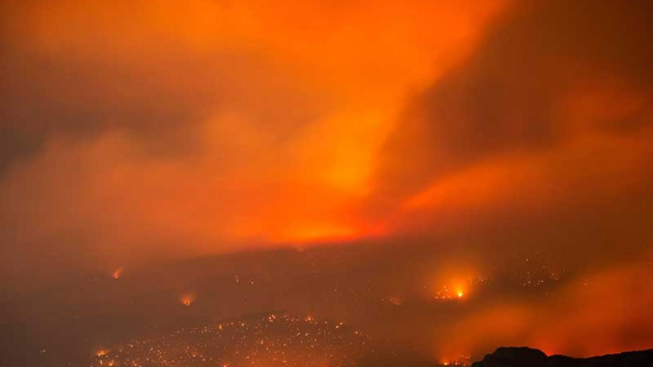 Evacuan a 10 mil ciudadanos por incendios forestales 