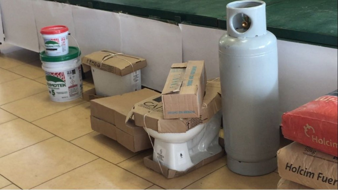 Gobierno entrega material en zona sur para construcción