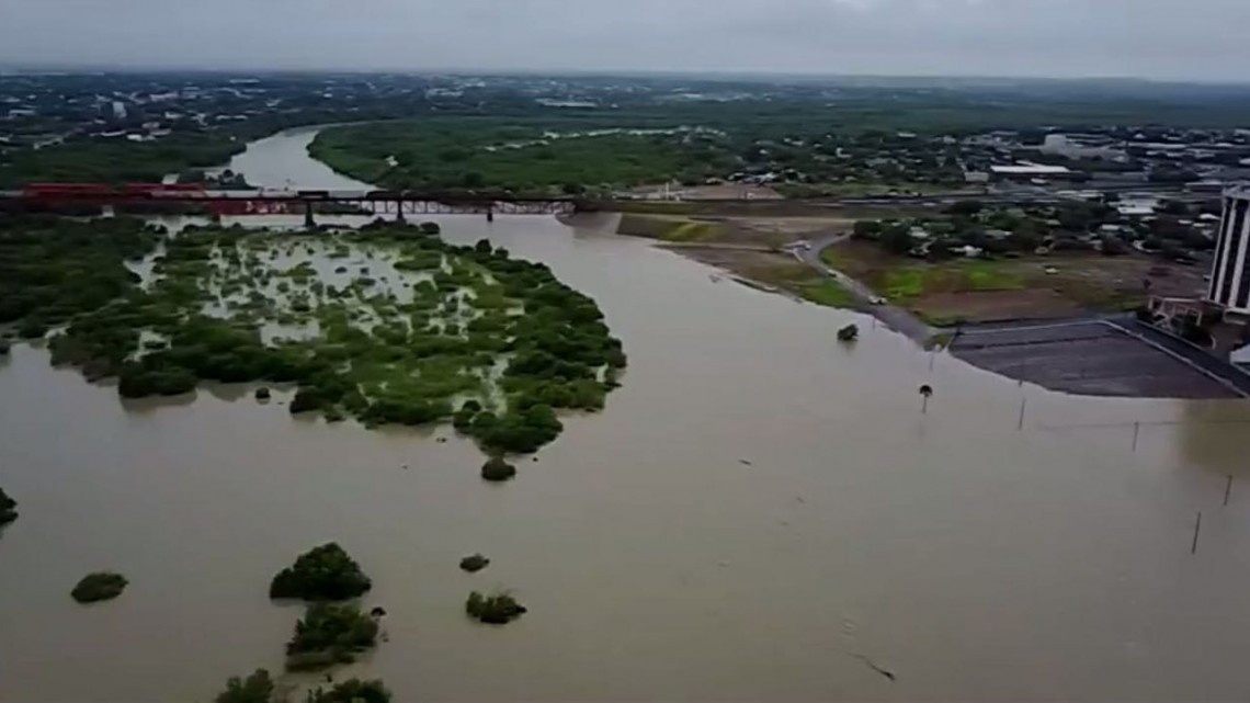 Inundado puente Juárez Lincoln