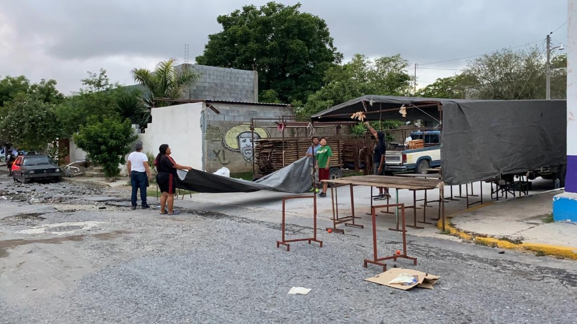 Tianguistas piden apoyos tras ser retirados de nueva cuenta 