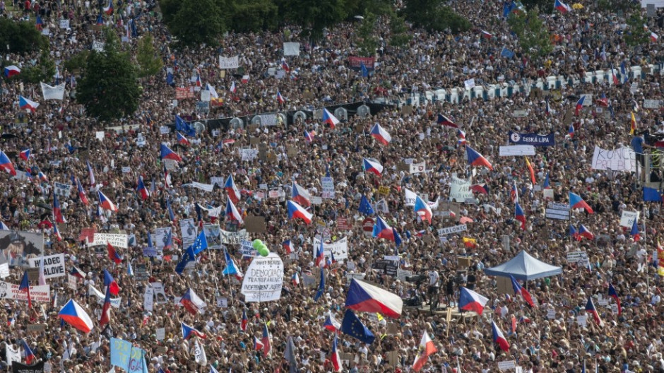 Protestas en Republica Checa exigen renuncia del primer ministro 