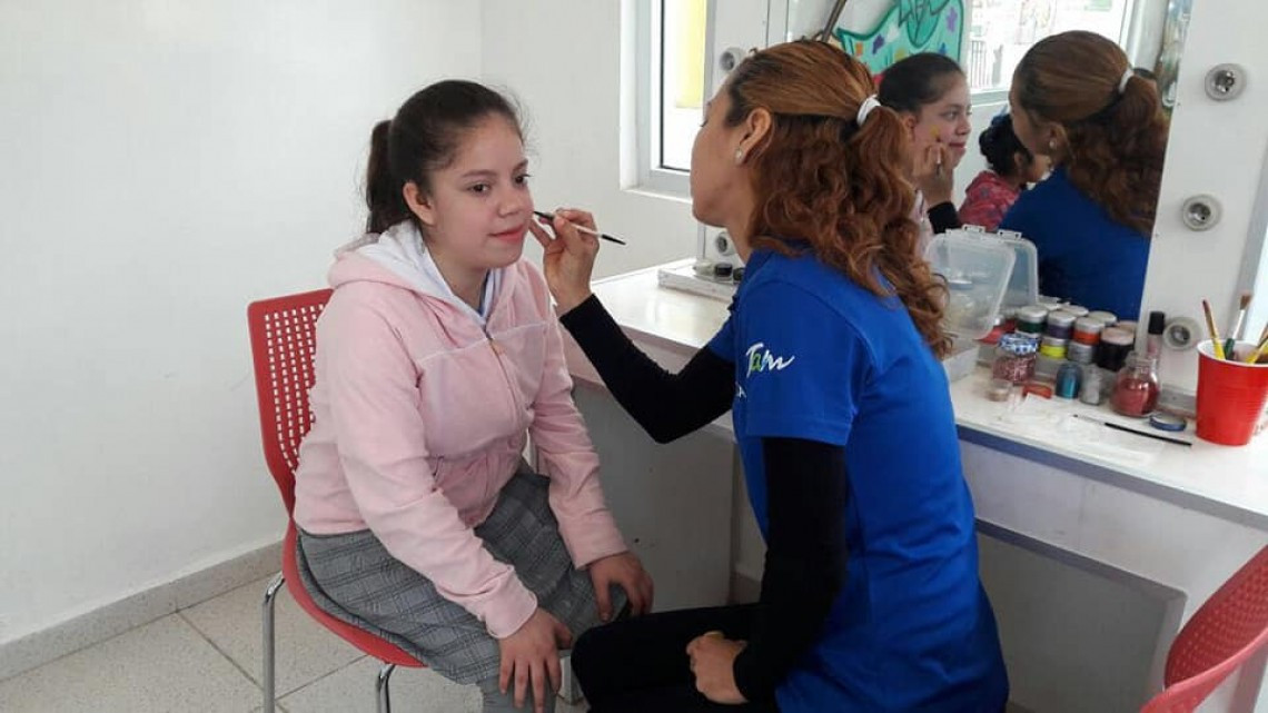 Visitan pequeños "Ciudad de las Familias Felíces"