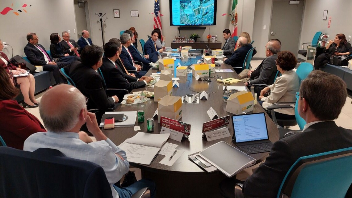 AADNL expone el proyecto de la Plataforma Logística Laredos y del Puente 4/5 a Embajadores de México y EU