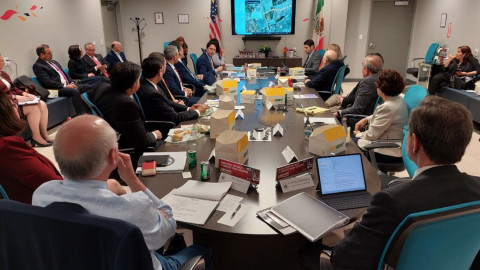 AADNL expone el proyecto de la Plataforma Logística Laredos y del Puente 4/5 a Embajadores de México y EU