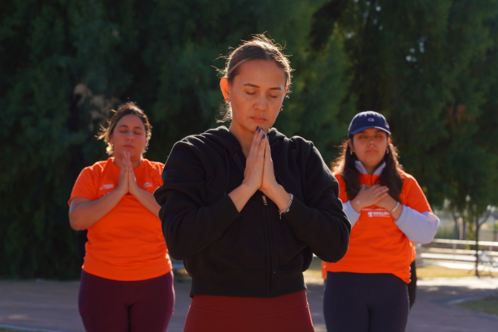 Invita IMJUVE Nuevo Laredo a sesión gratuita de yoga para mujeres en la Casa de la Cultura Viveros
