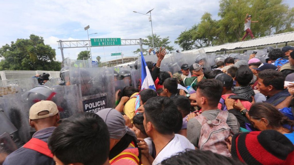 Contienen ingreso de caravana migrante en México