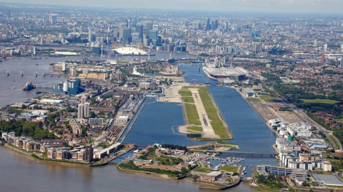 Cierran aeropuerto en Londres al hallarse una bomba de la II Guerra Mundial