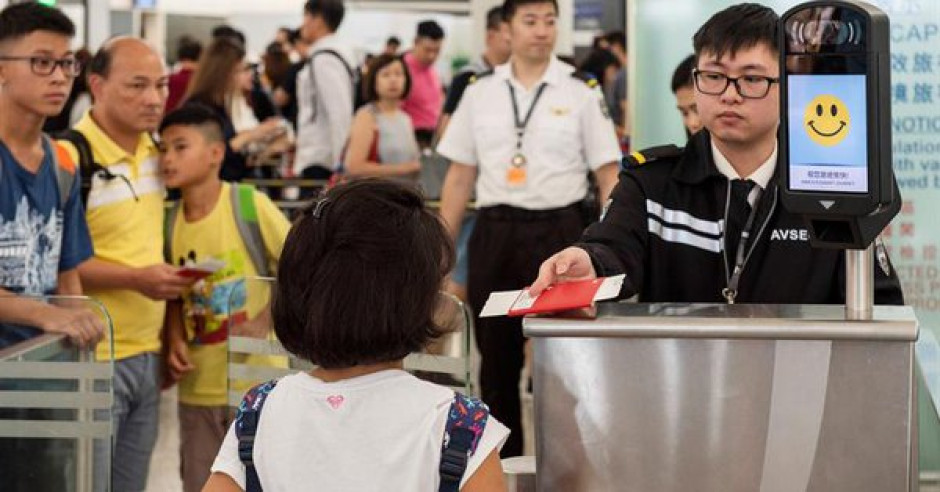 Tras protestas aeropuerto de Hong Kong reanuda operaciones 