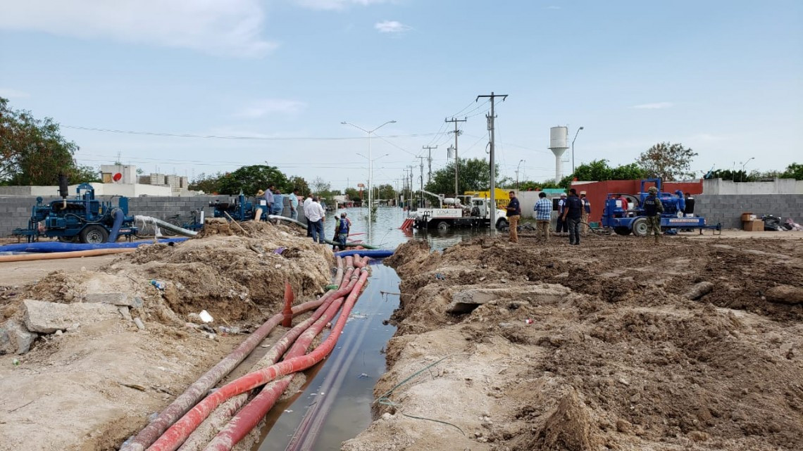 Cumple Maki Ortiz compromiso en Paseo de Las Flores