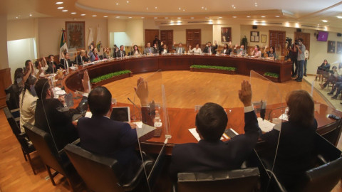 Exhibe Carmen Lilia Canturosas desfalcos de la pasada administración 