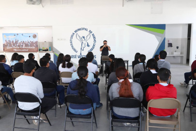 Imparten a jóvenes taller de prevención de adicciones 