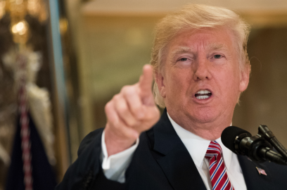 Sugiere Trump que profesores porten armas