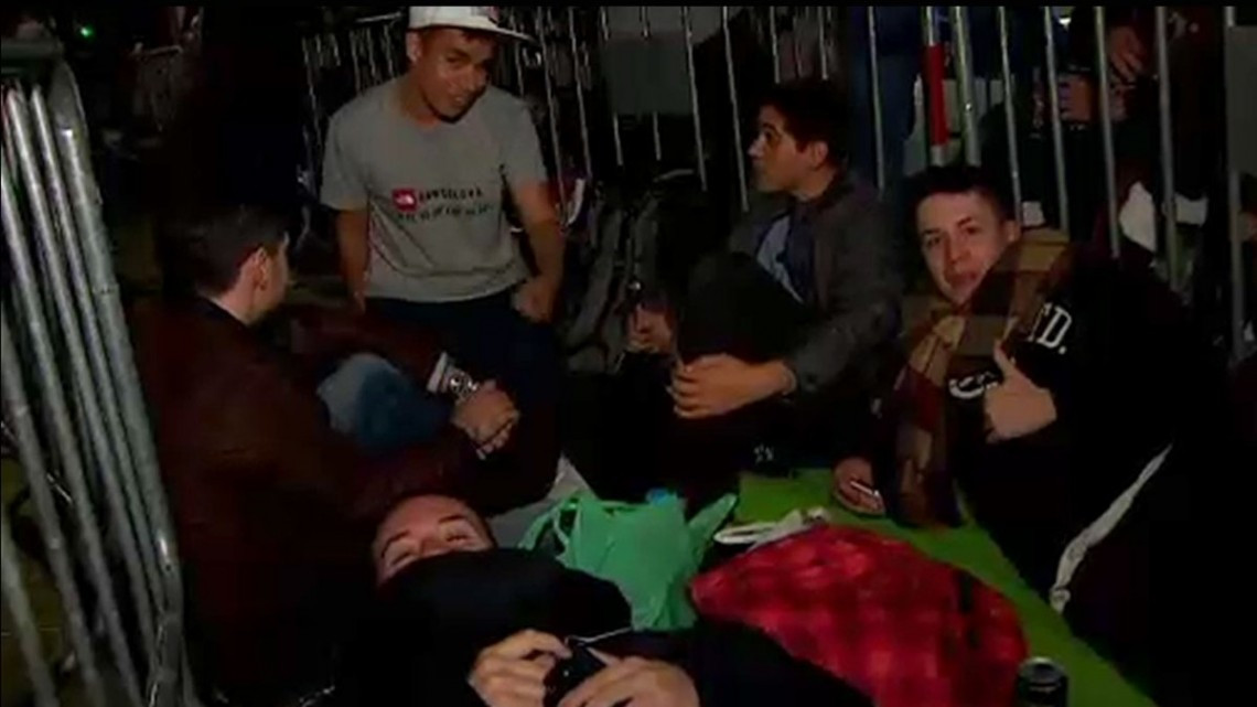 Largas filas por los primeros iPhone X