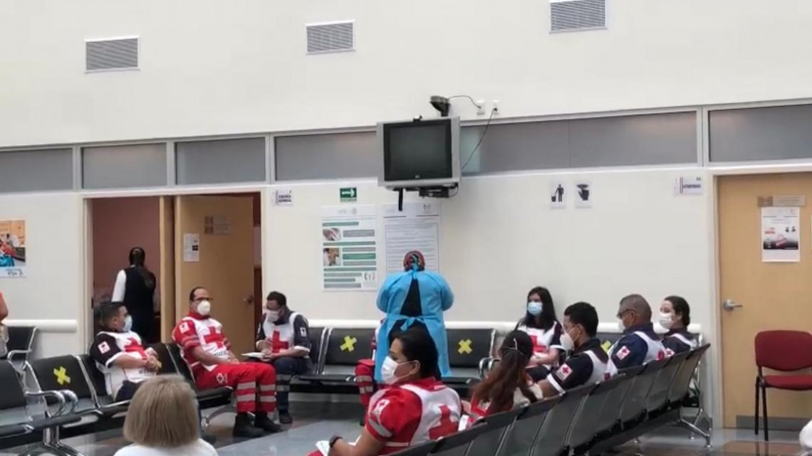 Vacunan contra el Covid-19 a 180 paramédicos de la Cruz Roja en Tamaulipas