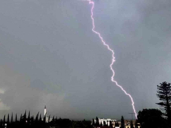 Rayo lesiona a 3 personas en Hidalgo