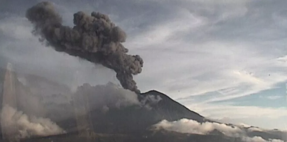 Popocatépetl registra explosión de casi tres kilómetros de altura