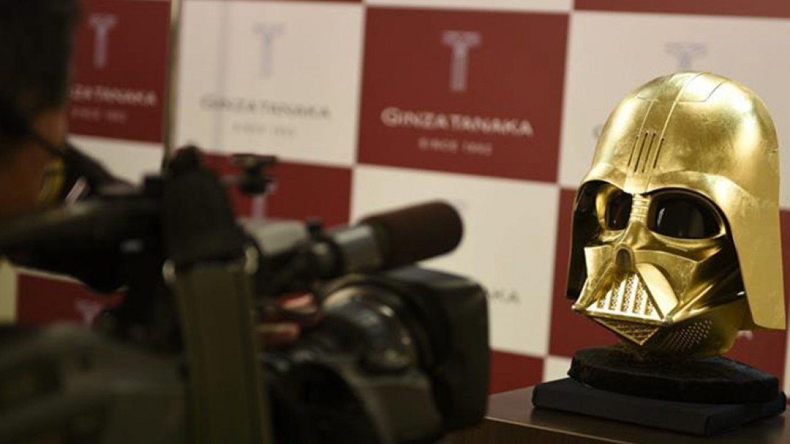 Casco de Darth Vader de oro se vende por 1.3 millones de euros