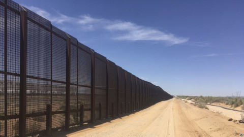 Otorgan contrato para construir otra nueva sección de muro en Texas