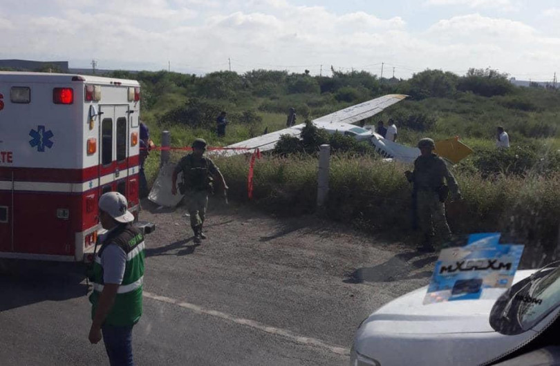 Avión se desploma en terrenos del Autódromo de Monterrey