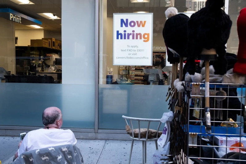 Estados Unidos supera expectativas y suma 467 mil empleos en enero