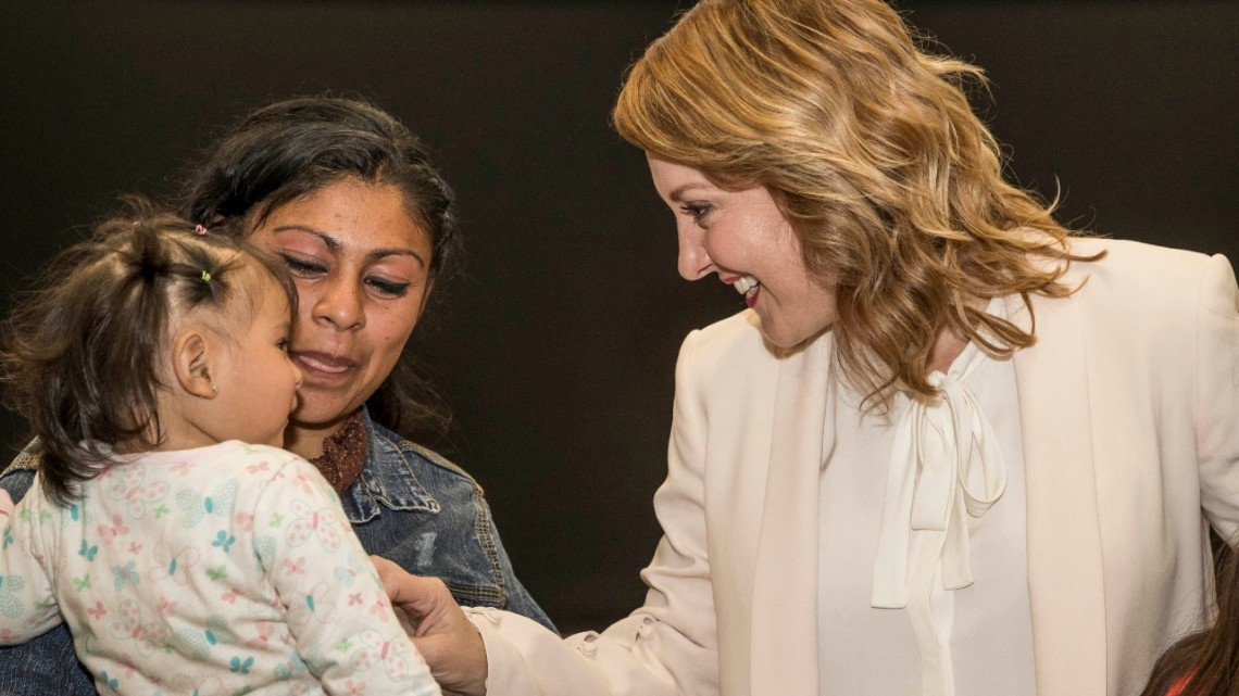 Entrega DIF apoyos auditivos a niñas, niños y adolescentes