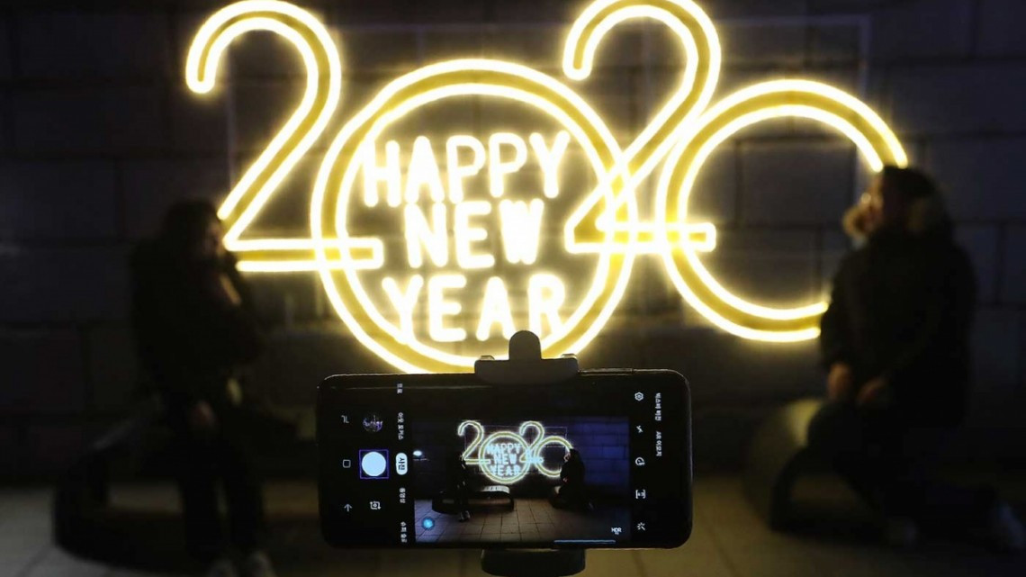 Así comienza el mundo a recibir al 2020