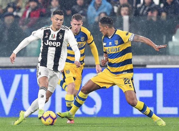 Parma le empata en el último minuto a la Juventus 3-3 