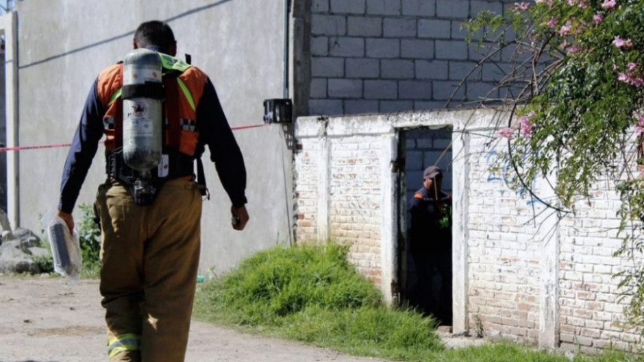 Encuentran fosa clandestina en colonia de Puebla