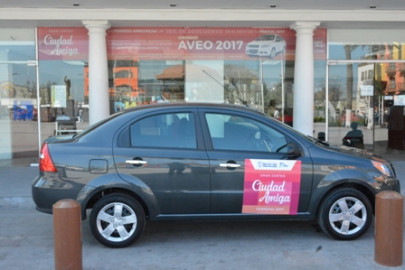 Exhiben automóvil del sorteo de Predial