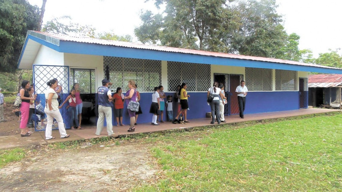 Entregará el ayuntamiento de Matamoros 2600 pupitres en escuelas de la ciudad