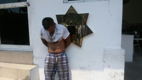 Agente de tránsito detiene a peligroso asaltante