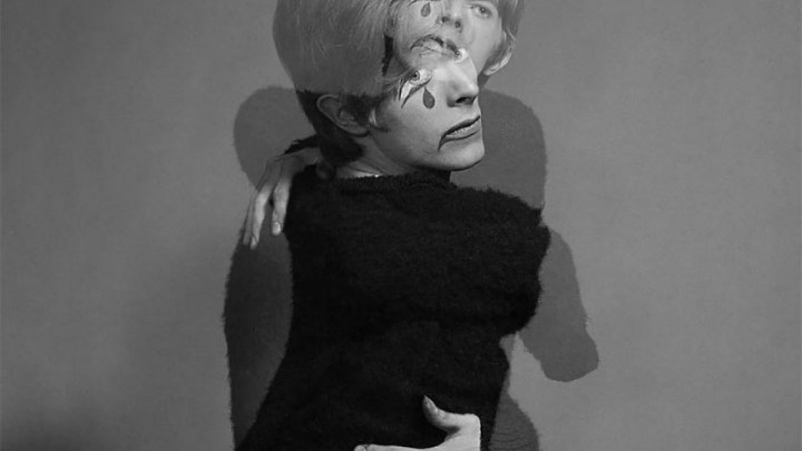 Revelan imágenes inéditas de David Bowie joven