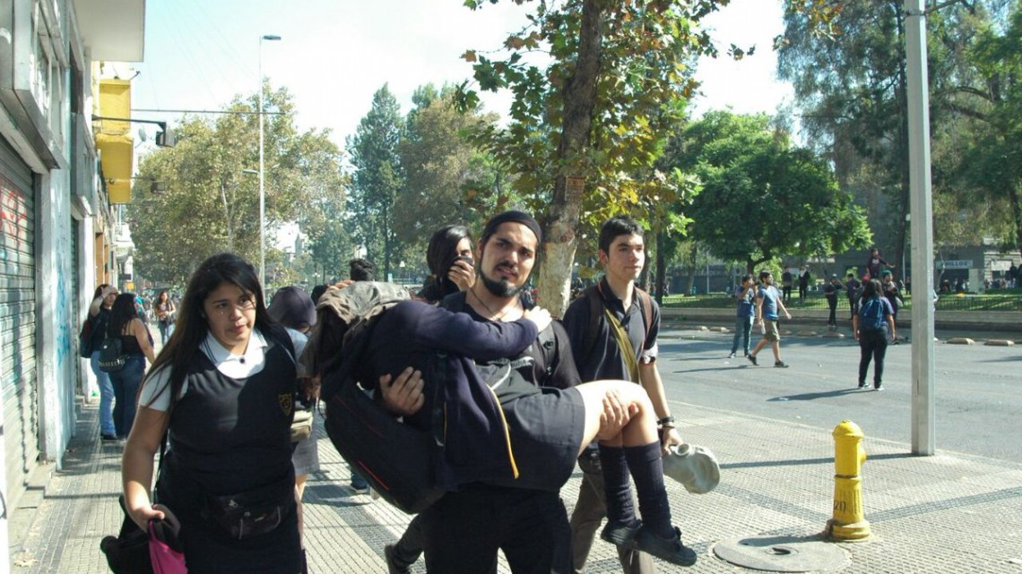 Miles de estudiantes chilenos marchan a favor de reformas en la educación